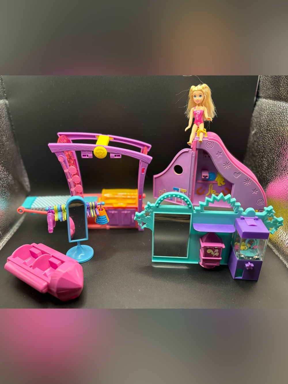 Polly Pocket playset lot Bbq Claw Machine Water Wave Dressing Room 1 Doll Outfit